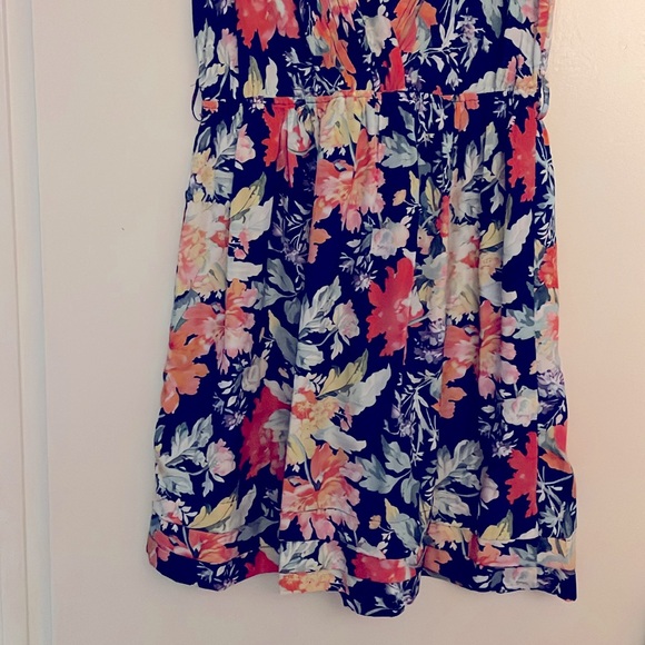 Navy Floral dress, Women’s Large, NWT, elastic waist with a tie - Picture 2 of 5